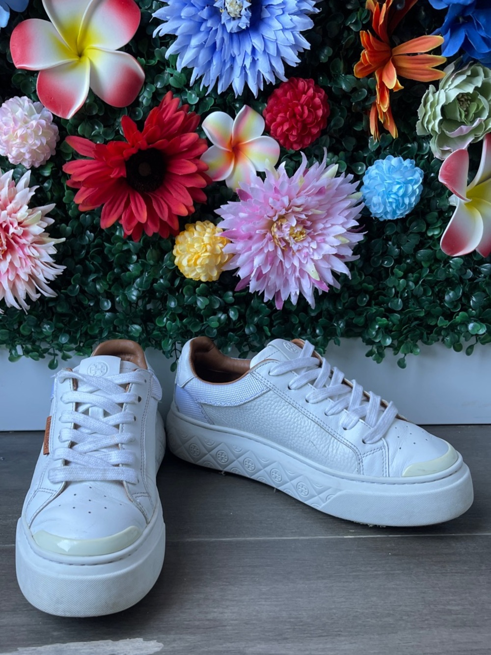 Tory Burch Women’s White Leather Low-Top Ladybug Platform Fashion Sneaker